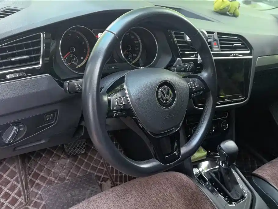 Volkswagen Tiguan L 2020 — фото 15