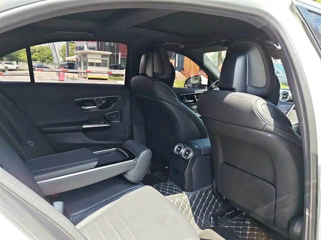 Mercedes-Benz C-Class 2023 — фото 28