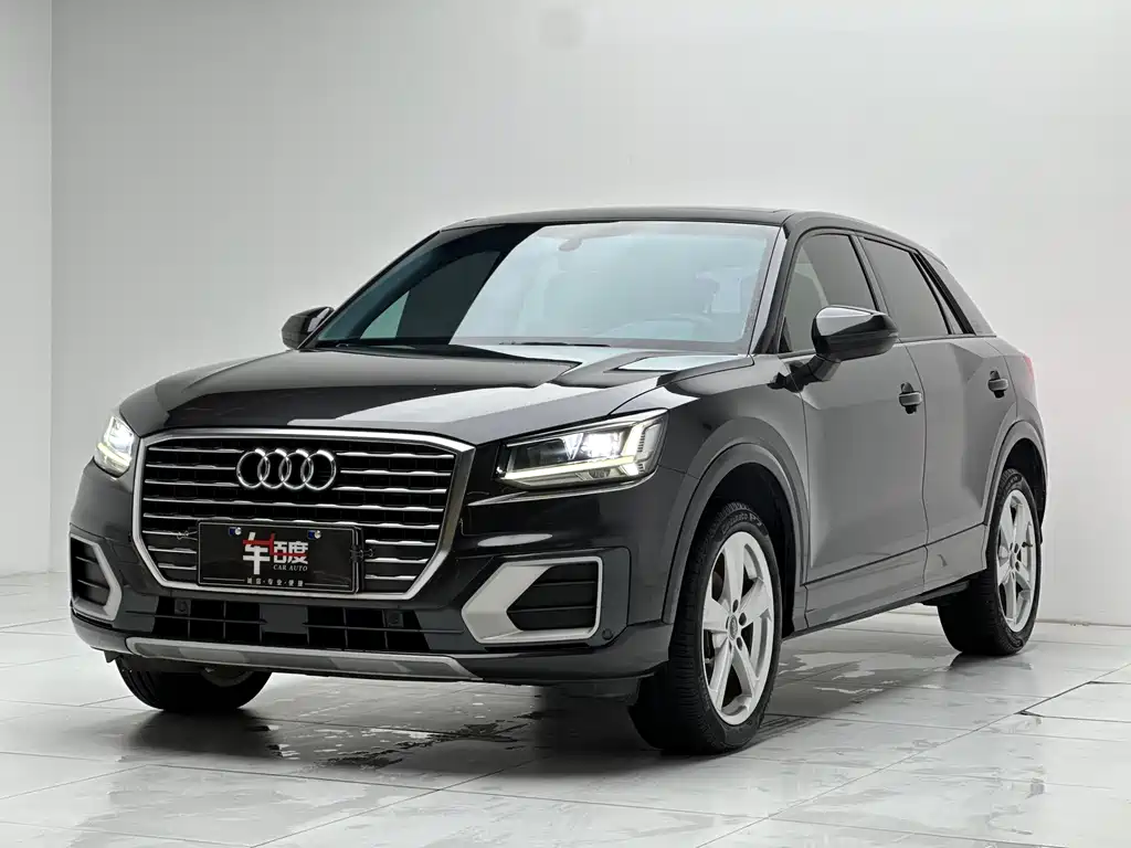 Audi Q2L 2019 — фото 1