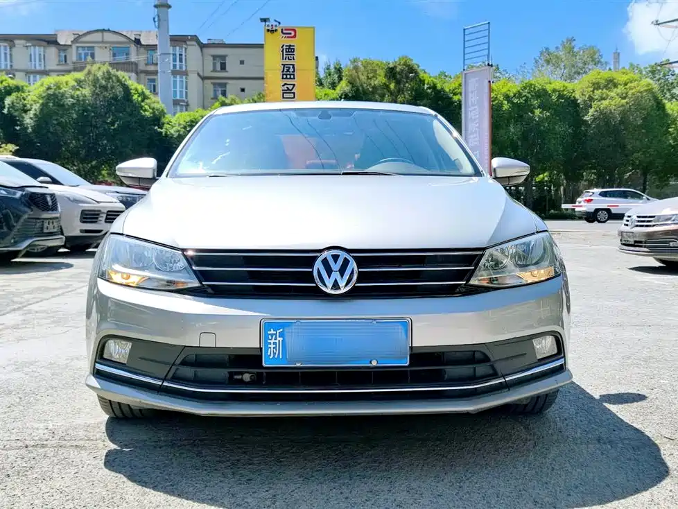 Volkswagen Sagitar 2018