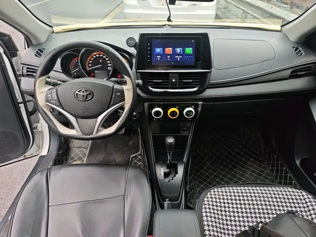 Toyota Yaris L 2021 — фото 10