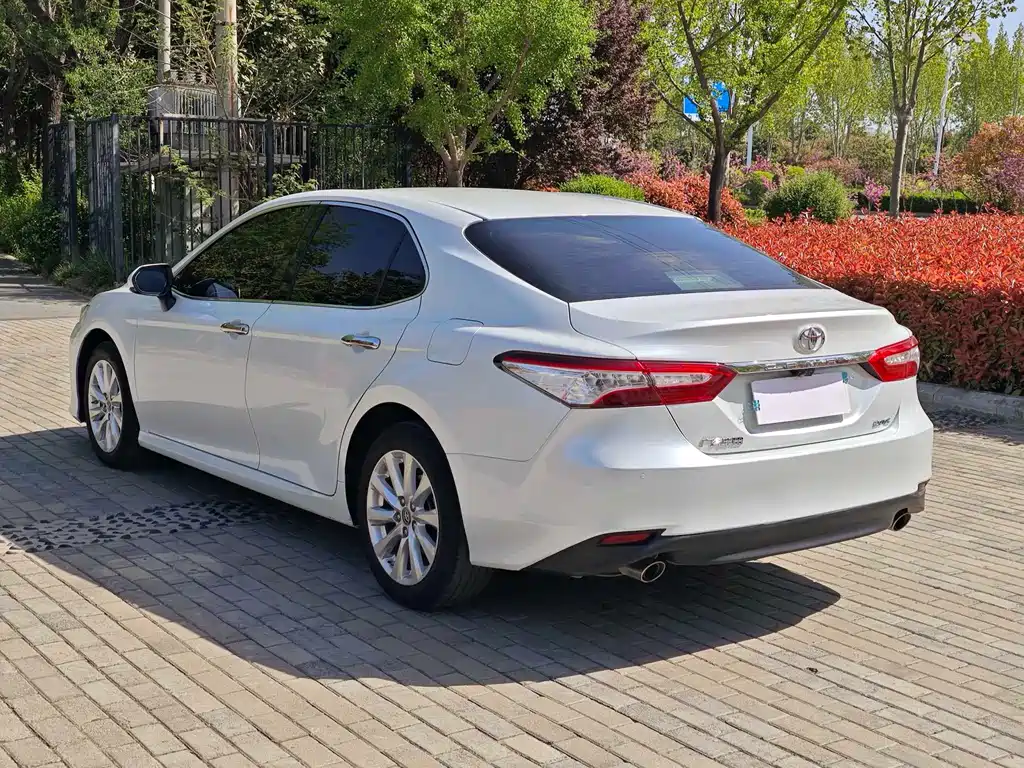 Toyota Camry 2021 — фото 10
