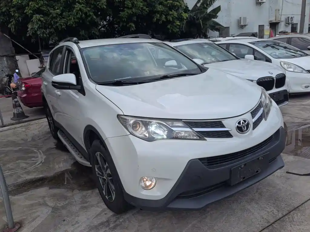 Toyota RAV4 2015 — фото 4