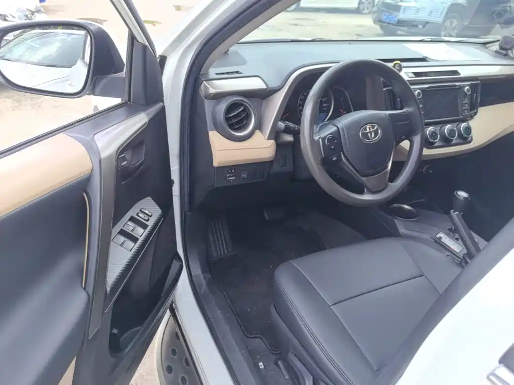 Toyota RAV4 2015 — фото 16