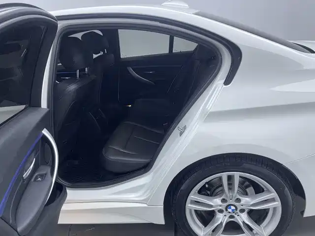 BMW 3 Series 2019 — фото 9