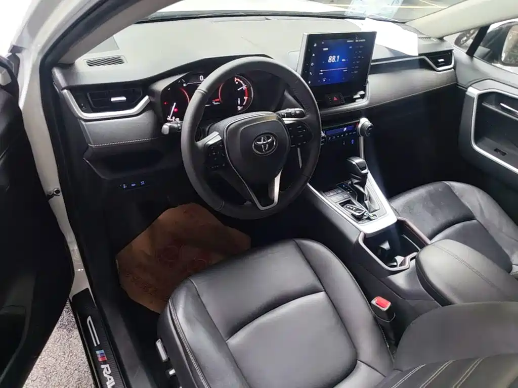 Toyota RAV4 2021 — фото 10