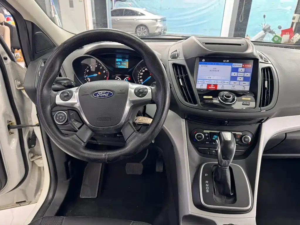 Ford Kuga 2016 — фото 12