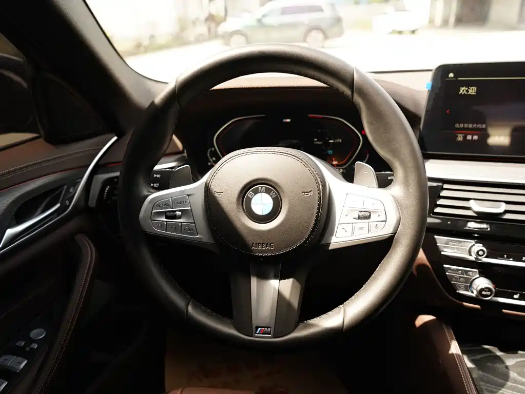BMW 5 Series 2023 — фото 11