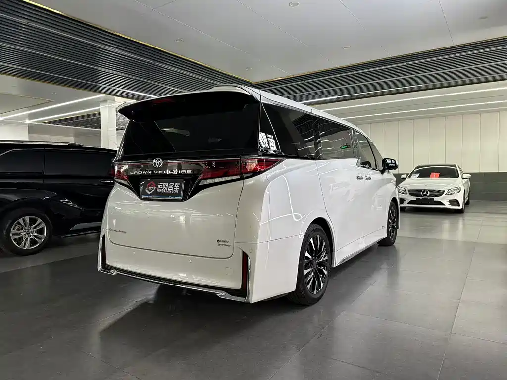 Toyota Vellfire 2024 — фото 9