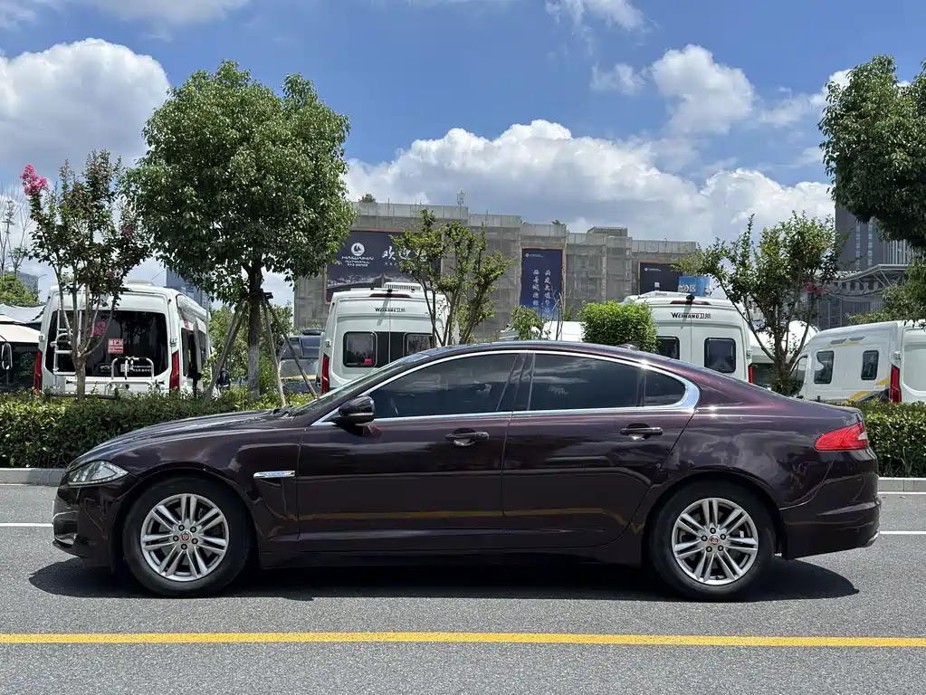 Jaguar XF 2015 — фото 4