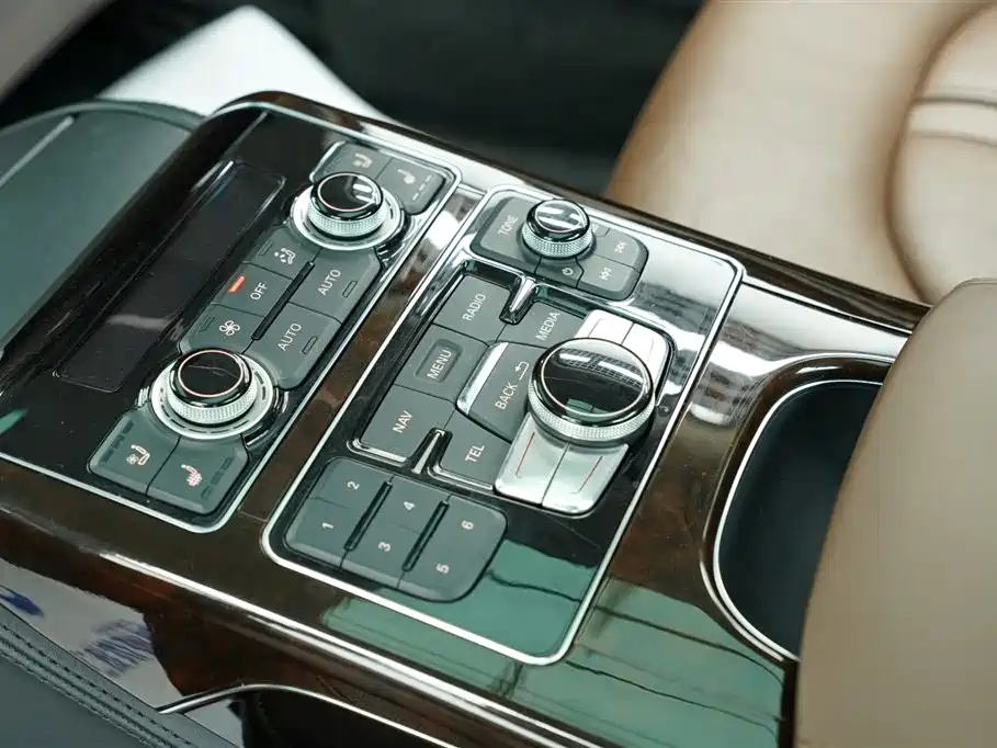 Audi A8 2014 — фото 19