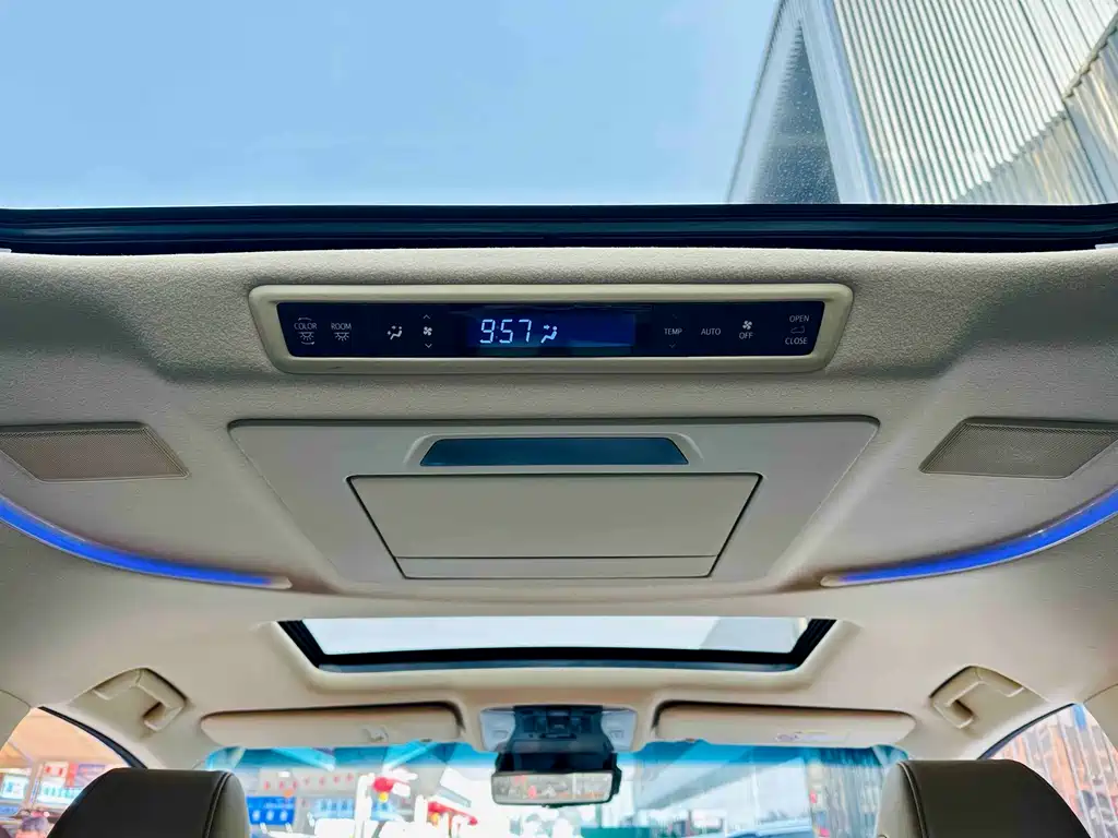 Toyota Vellfire 2021 — фото 15