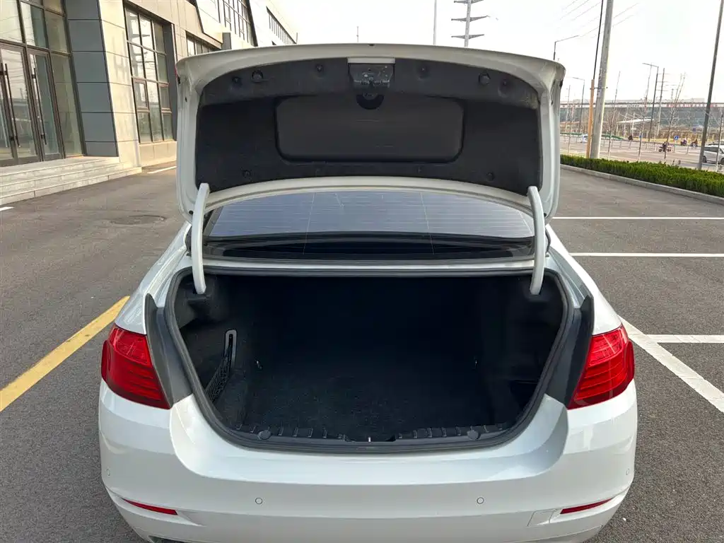 BMW 5 Series 2015 — фото 17