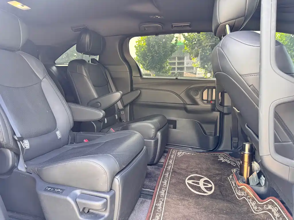 Toyota Sienna 2025