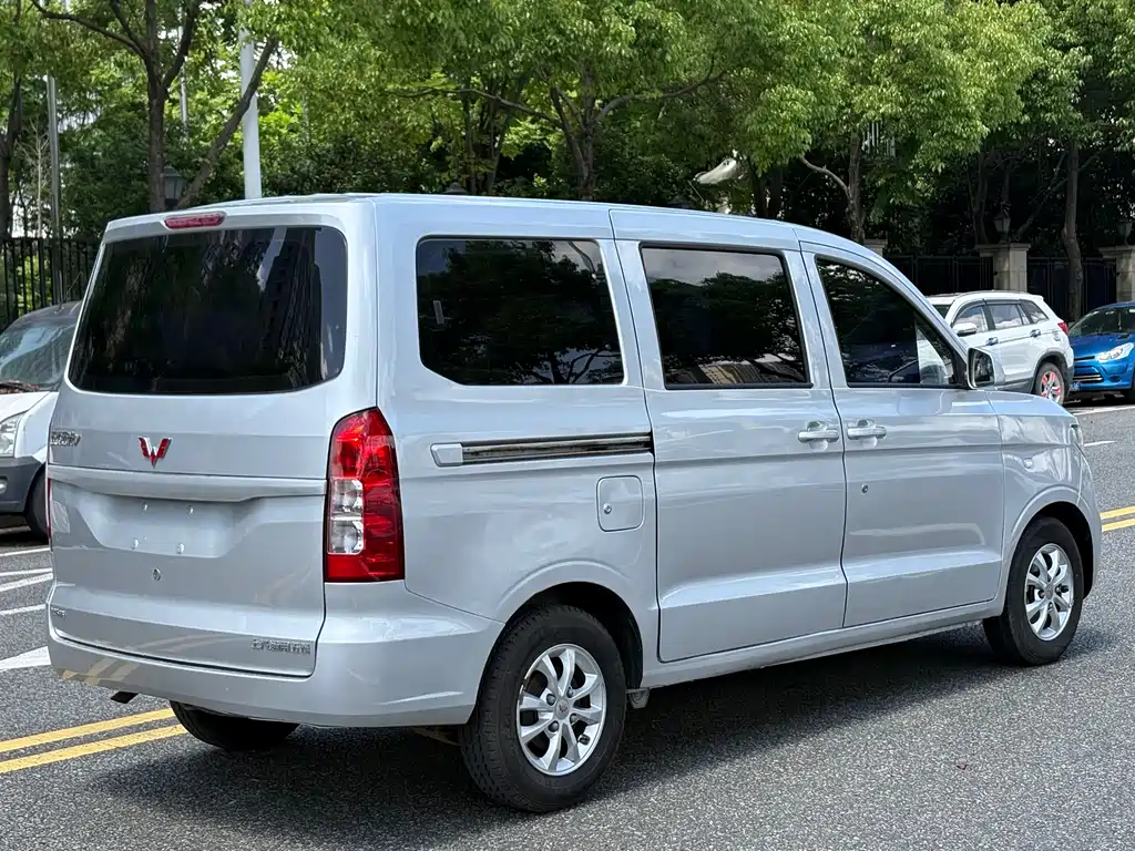 Wuling Hongguang V 2020 — фото 7