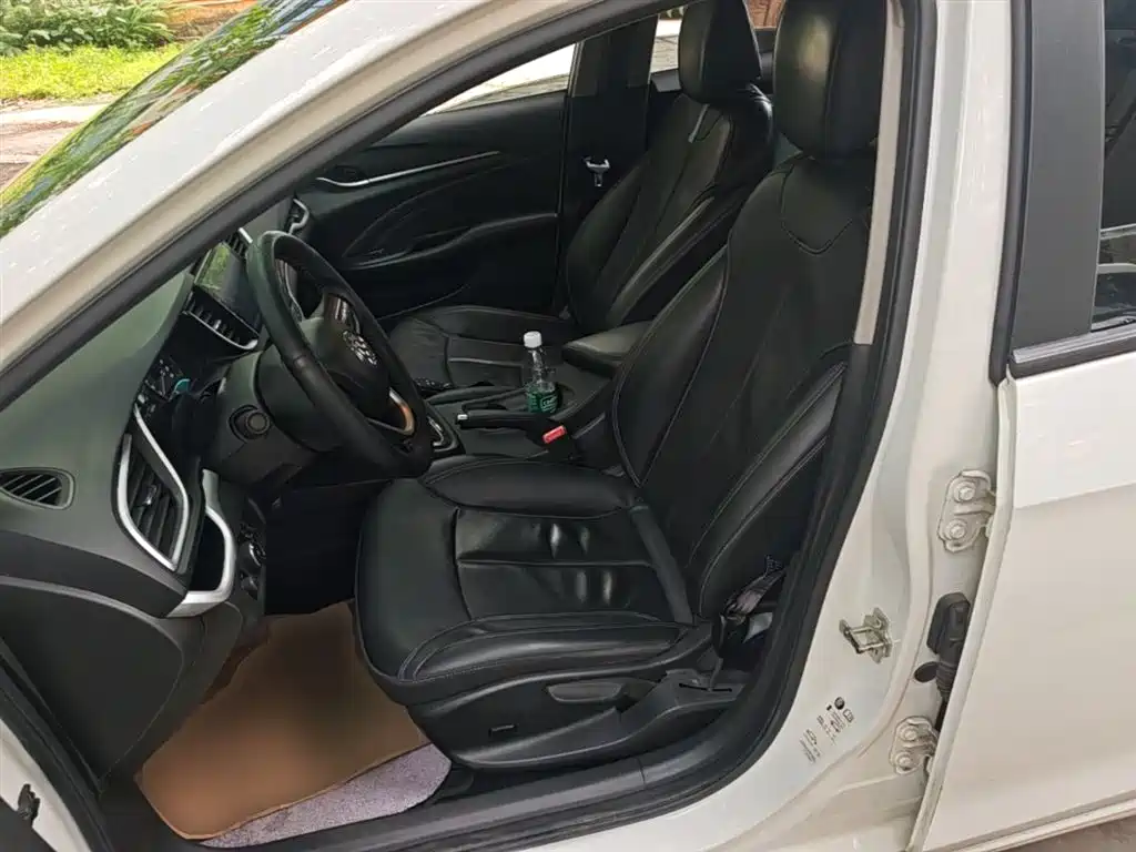 Buick Excelle 2015 — фото 15