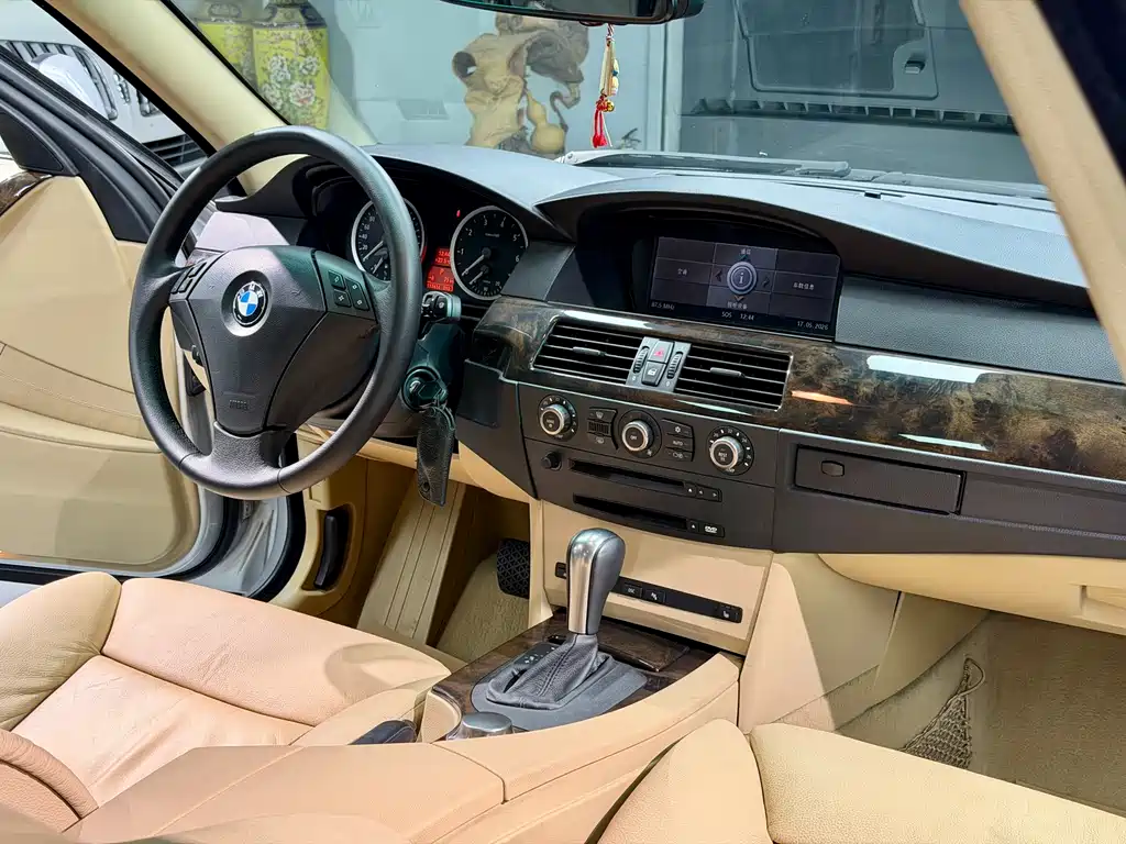 BMW 5 Series 2005 — фото 14