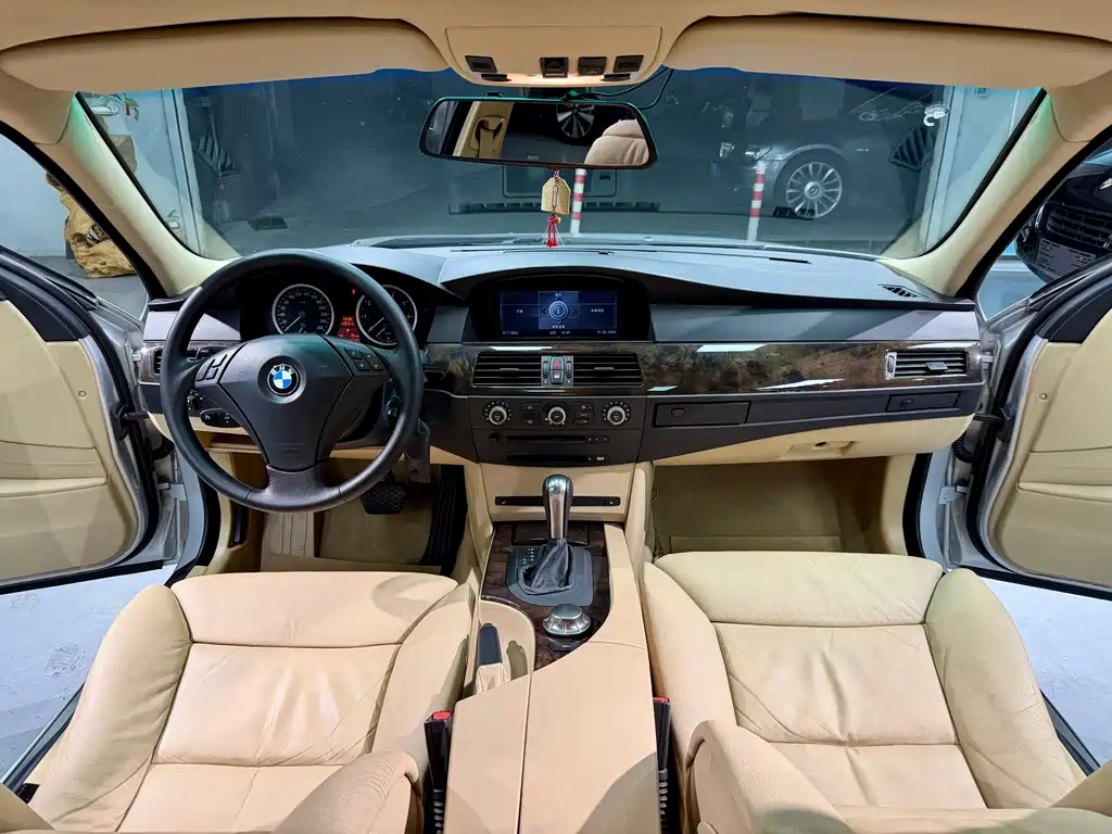 BMW 5 Series 2005 — фото 17