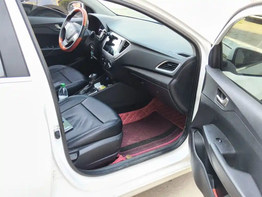 Hyundai Verna 2017 — фото 20