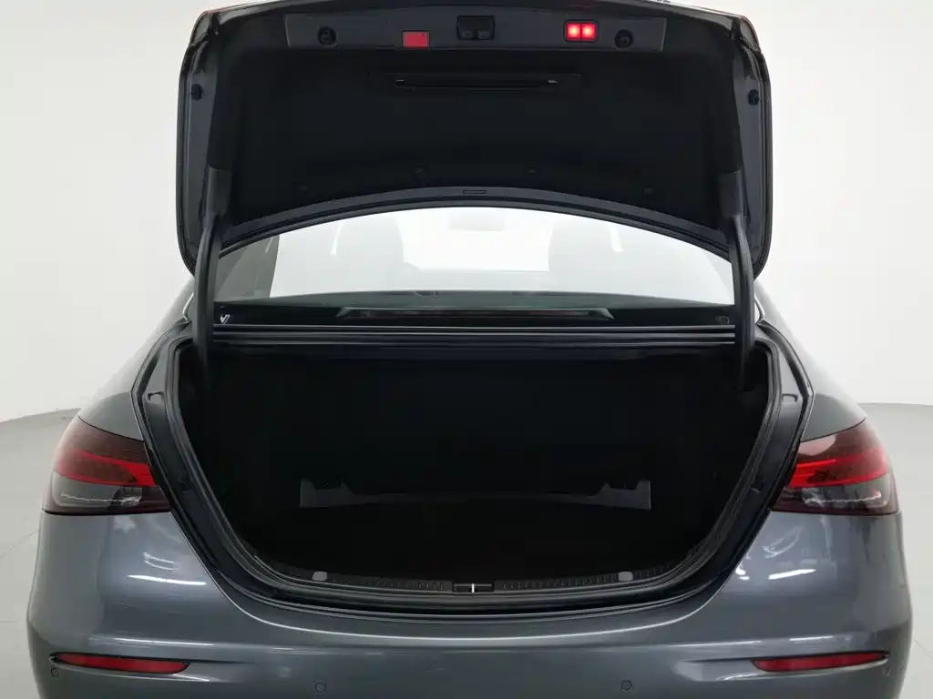 Mercedes-Benz E-Class 2021 — фото 16