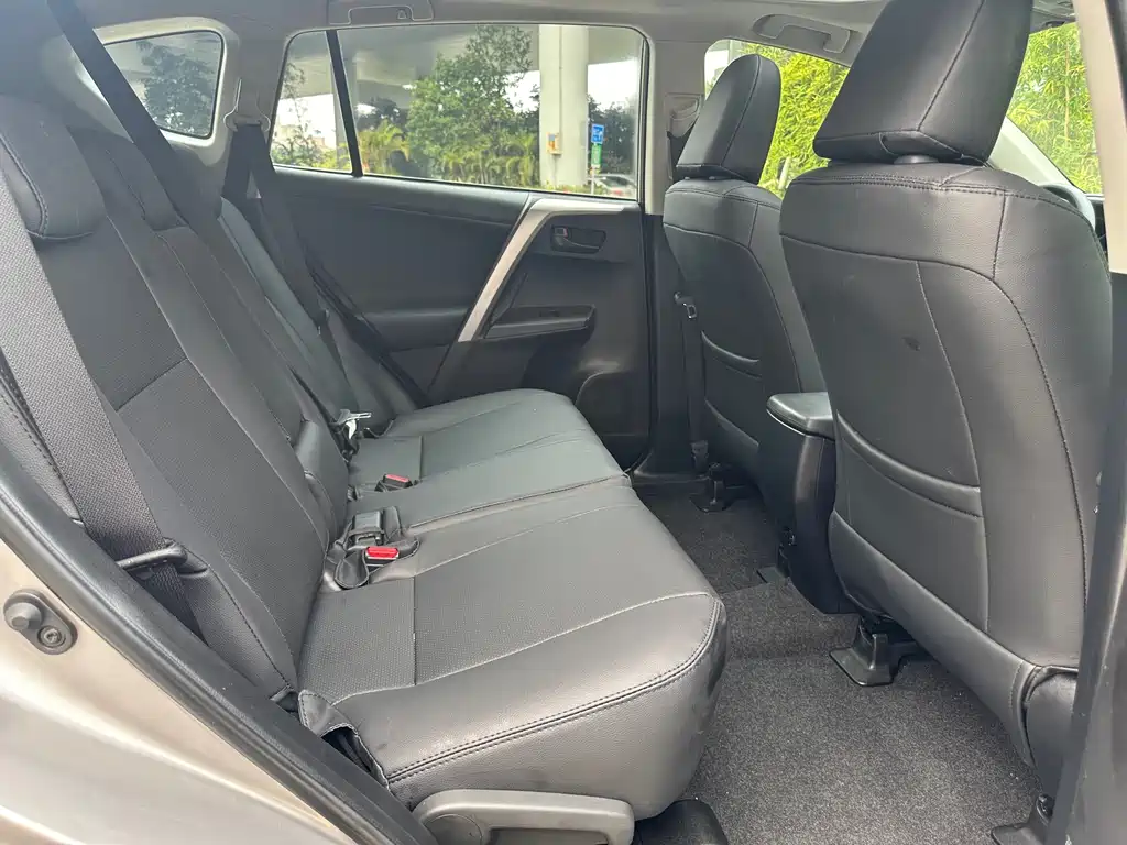 Toyota RAV4 2019 — фото 13