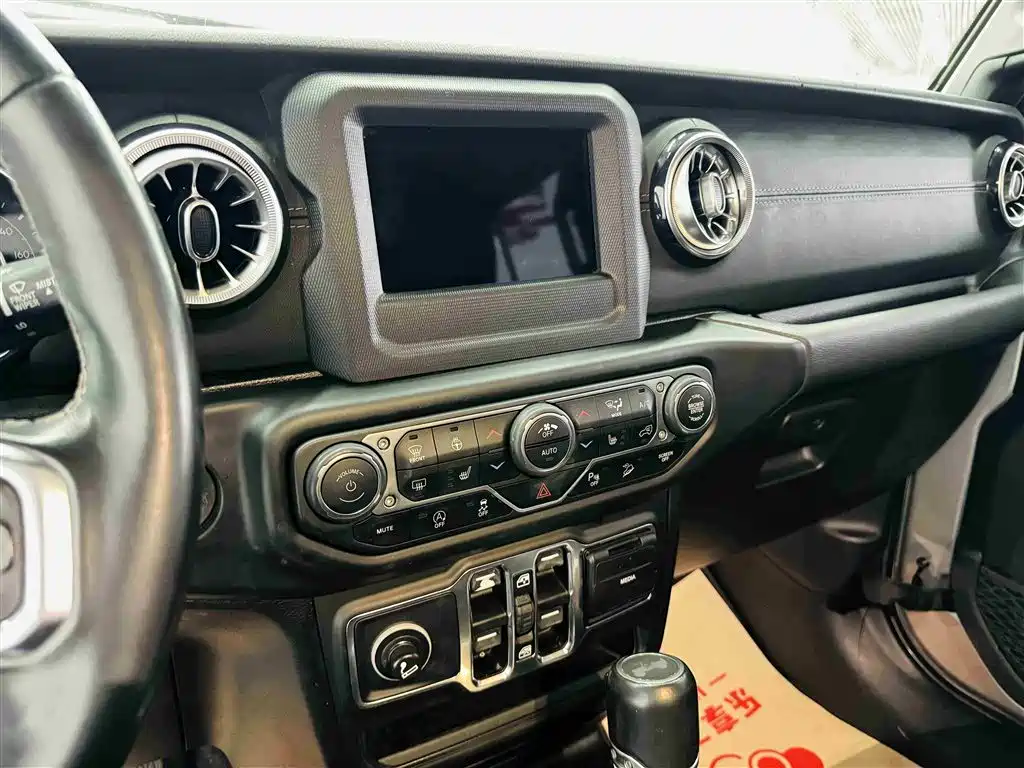 Jeep Wrangler 2020 — фото 16