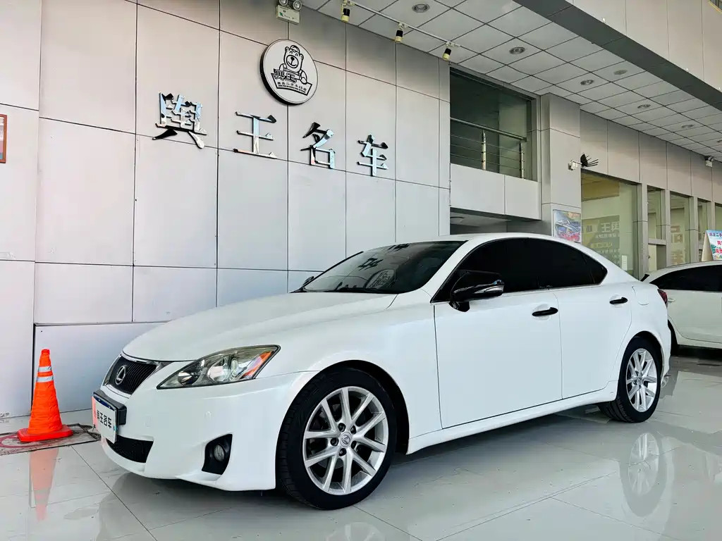 Lexus IS 2012
