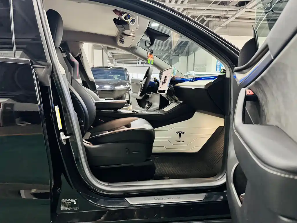Tesla Model Y 2022 — фото 13
