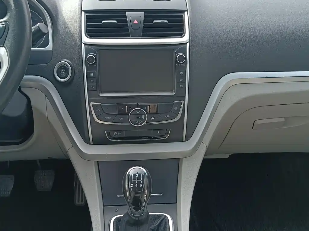 Geely Emgrand 2016 — фото 13