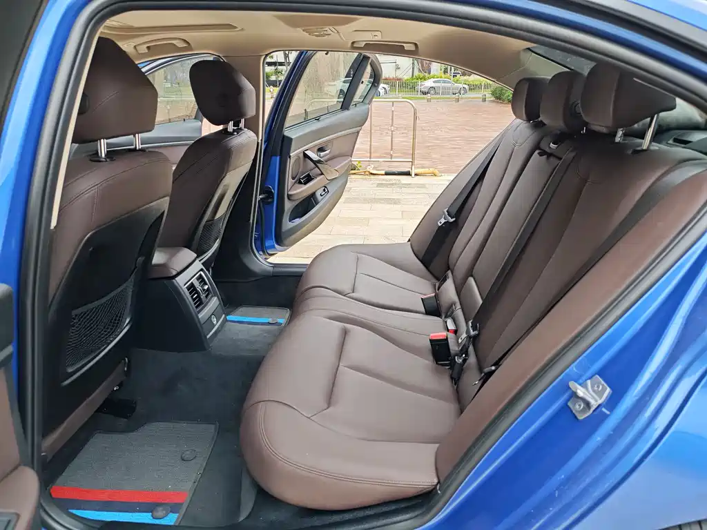 BMW 3 Series 2019 — фото 11