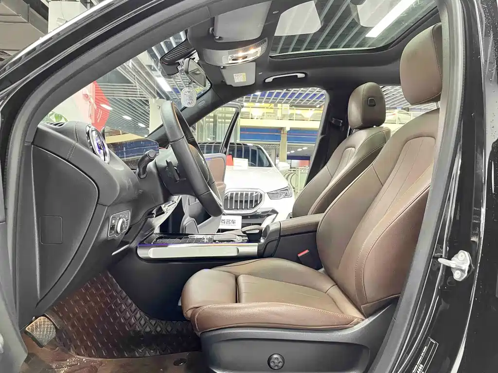 Mercedes-Benz GLB 2023