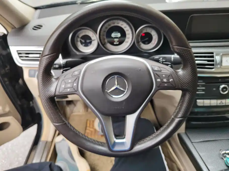 Mercedes-Benz E-Class 2016 — фото 15
