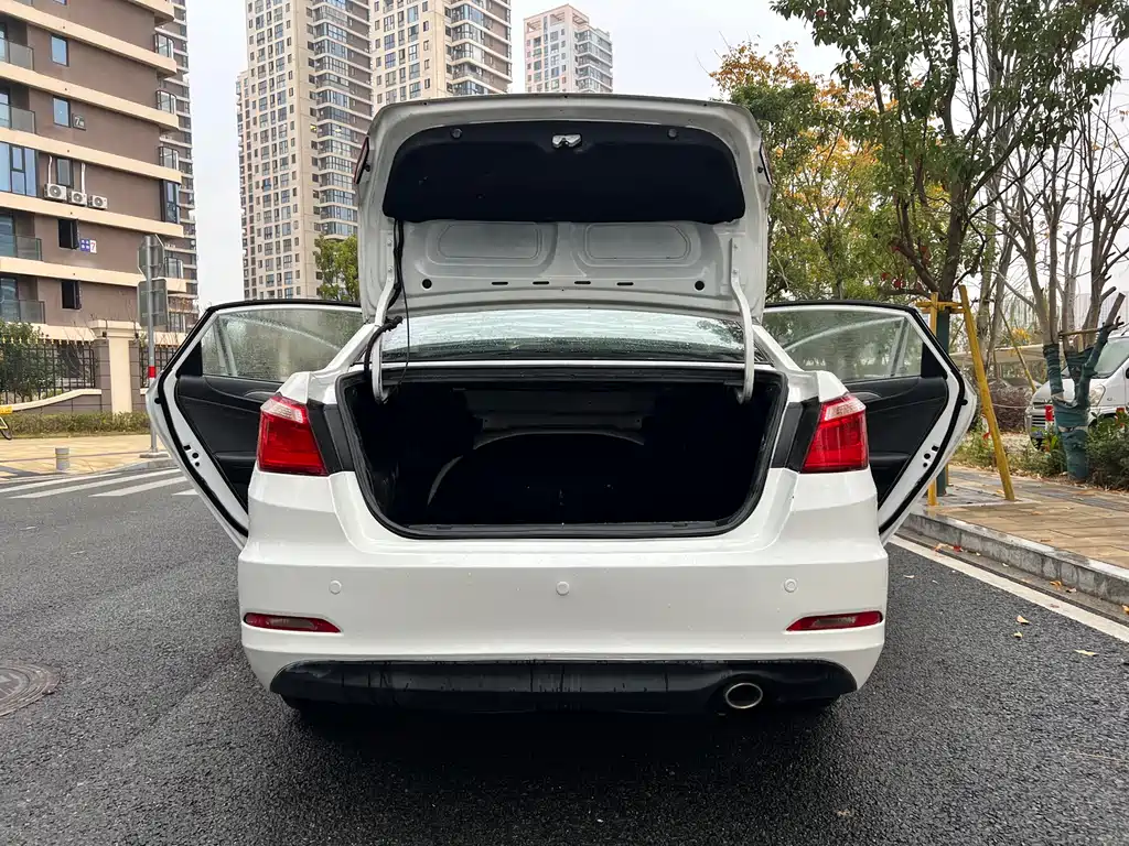 Changan Eado 2018 — фото 17