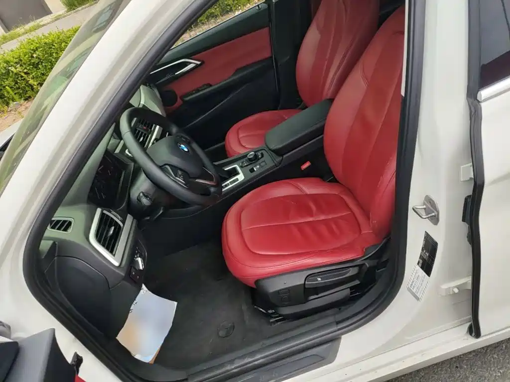 BMW 1 Series 2018 — фото 11