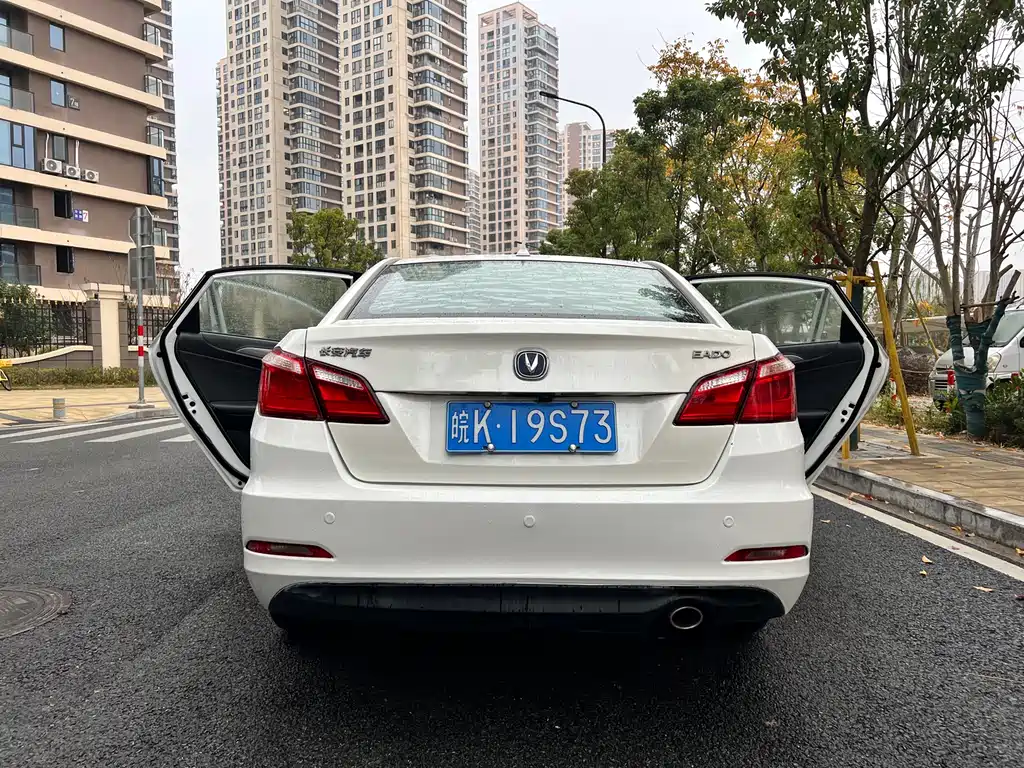 Changan Eado 2018 — фото 16