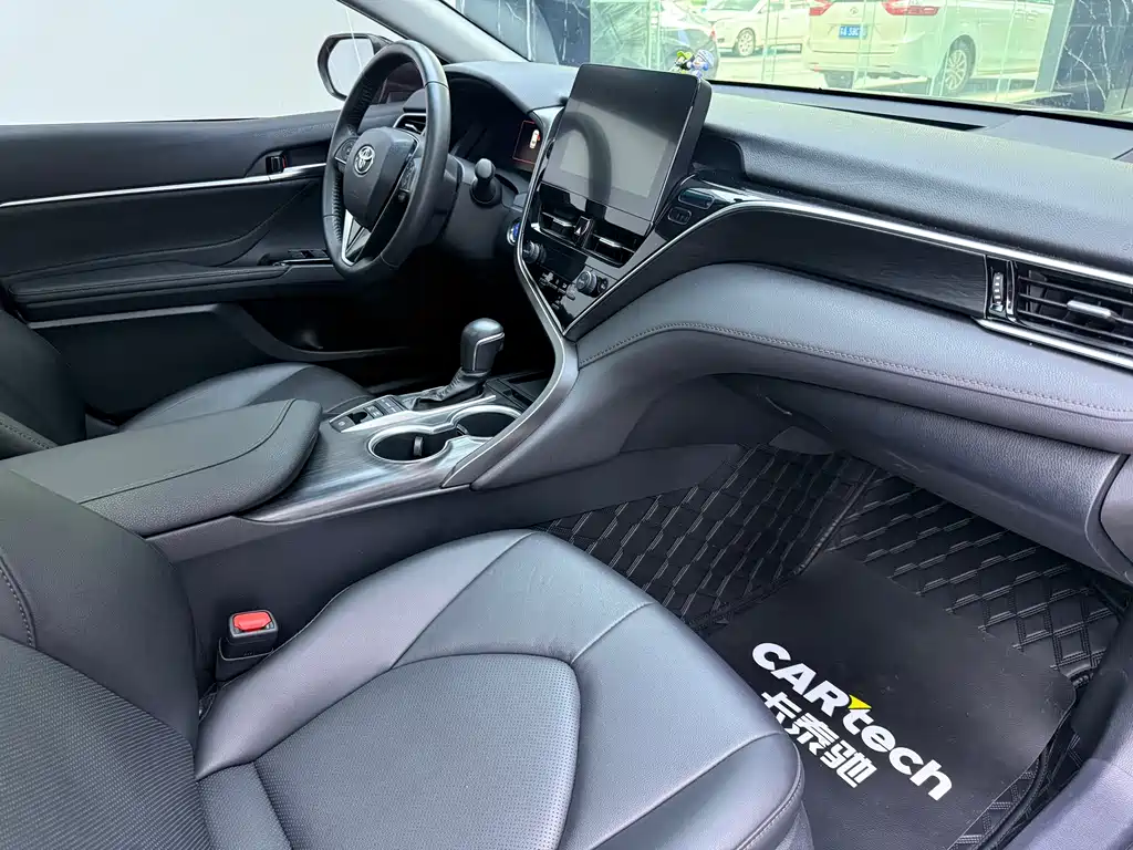 Toyota Camry 2023 — фото 15
