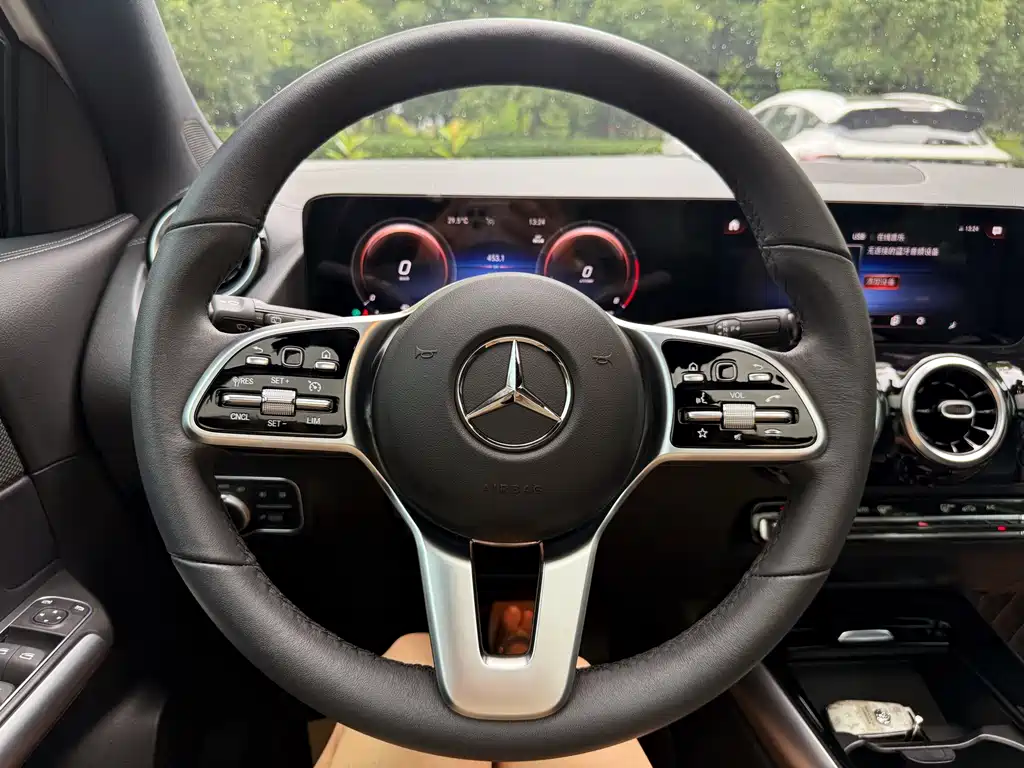 Mercedes-Benz GLA 2023 — фото 13