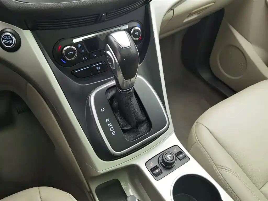 Ford Kuga 2013 — фото 13