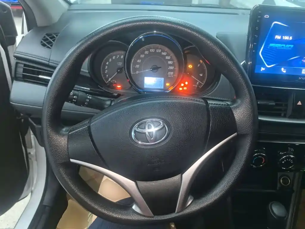 Toyota Yaris L 2020 — фото 11