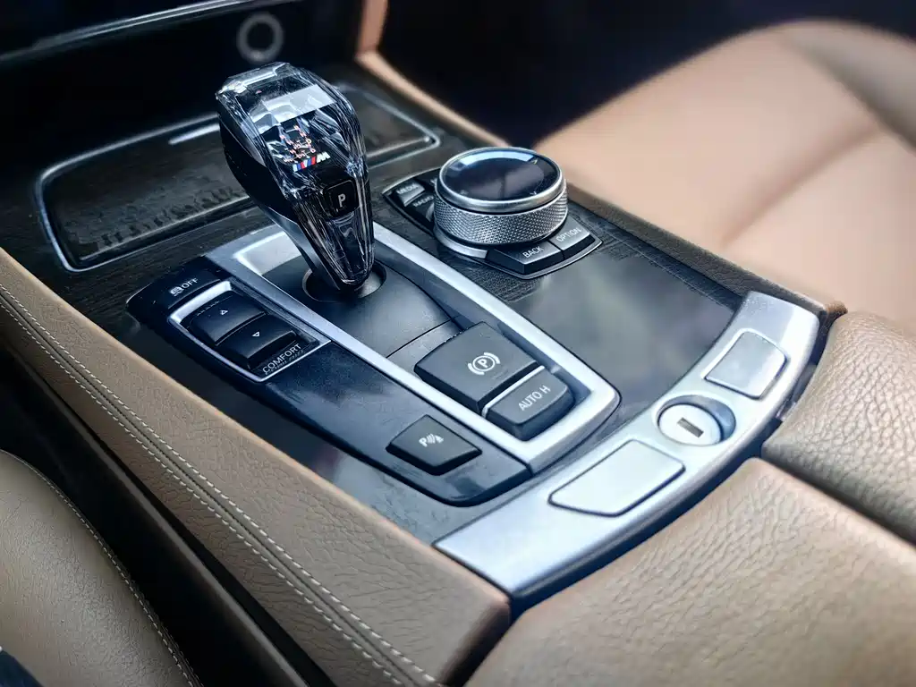 BMW 7 Series 2014 — фото 7