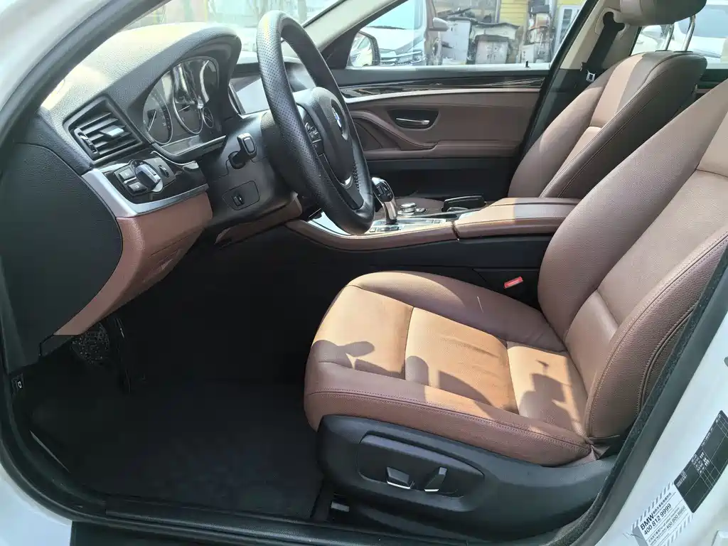 BMW 5 Series 2016 — фото 10