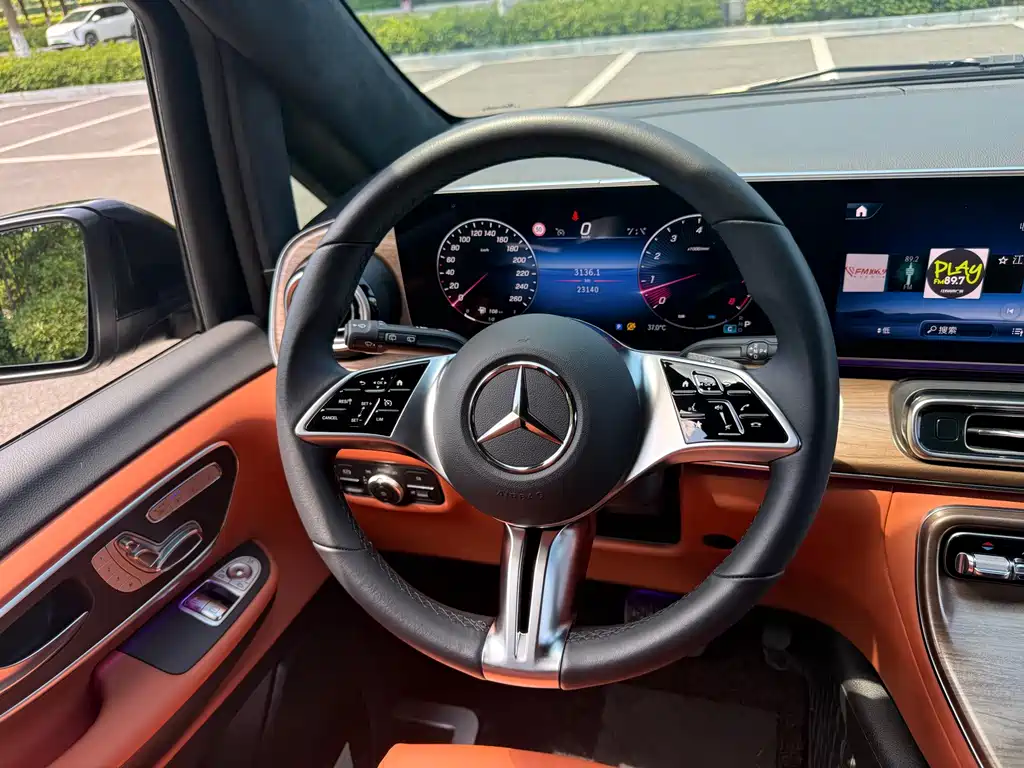Mercedes-Benz V-Class 2025 — фото 15