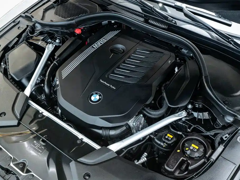 BMW 5 Series 2022 — фото 10