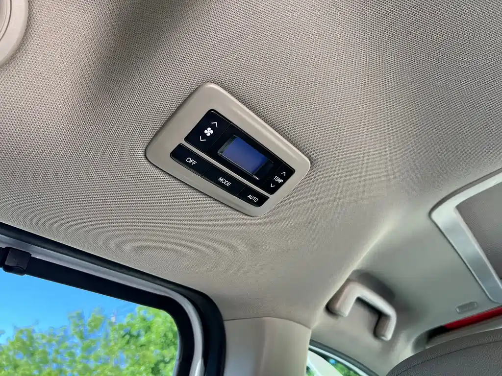 Toyota Sienna 2019 — фото 19