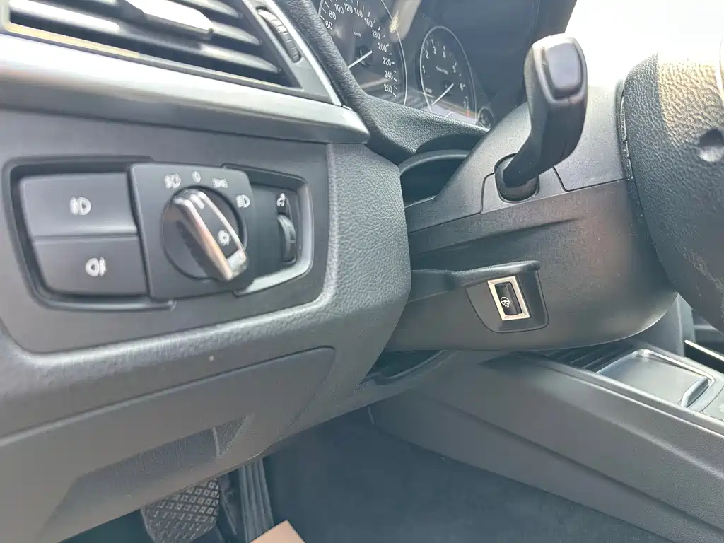 BMW 3 Series 2017 — фото 10