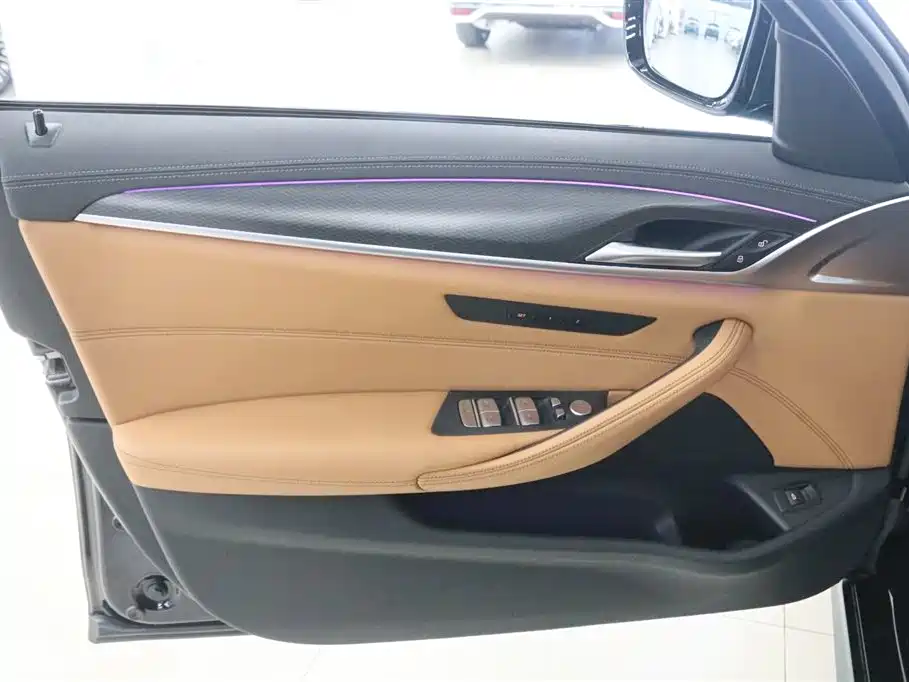 BMW 5 Series 2022 — фото 12