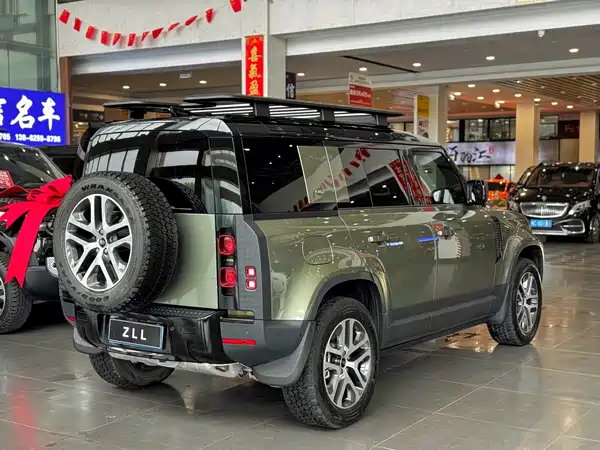 Land Rover Defender 2023