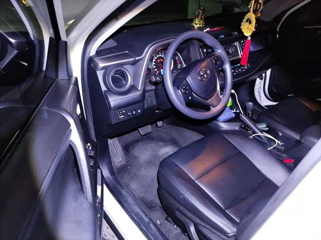 Toyota RAV4 2018 — фото 14