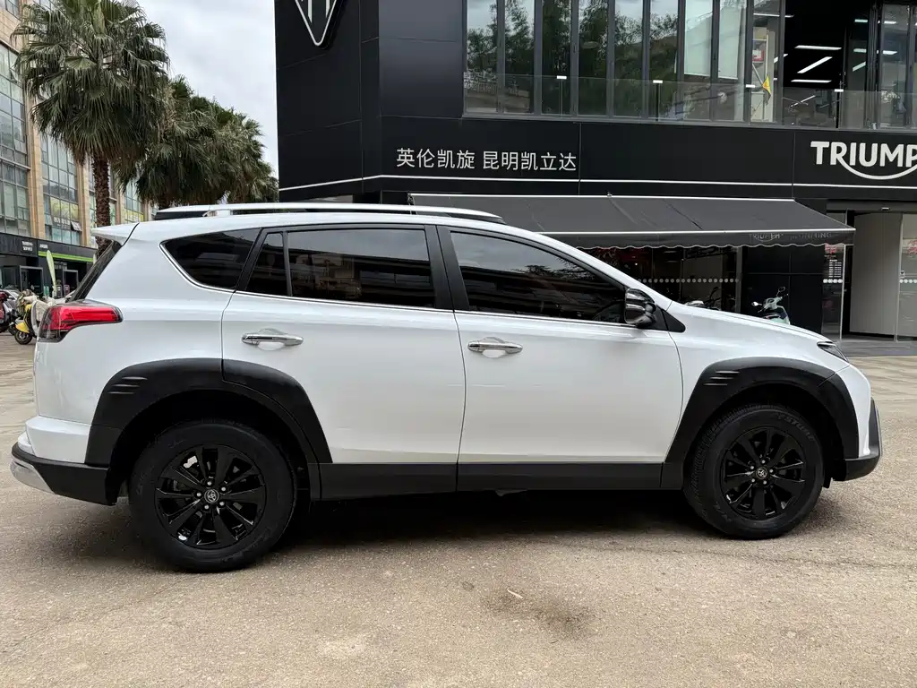Toyota RAV4 2019 — фото 6