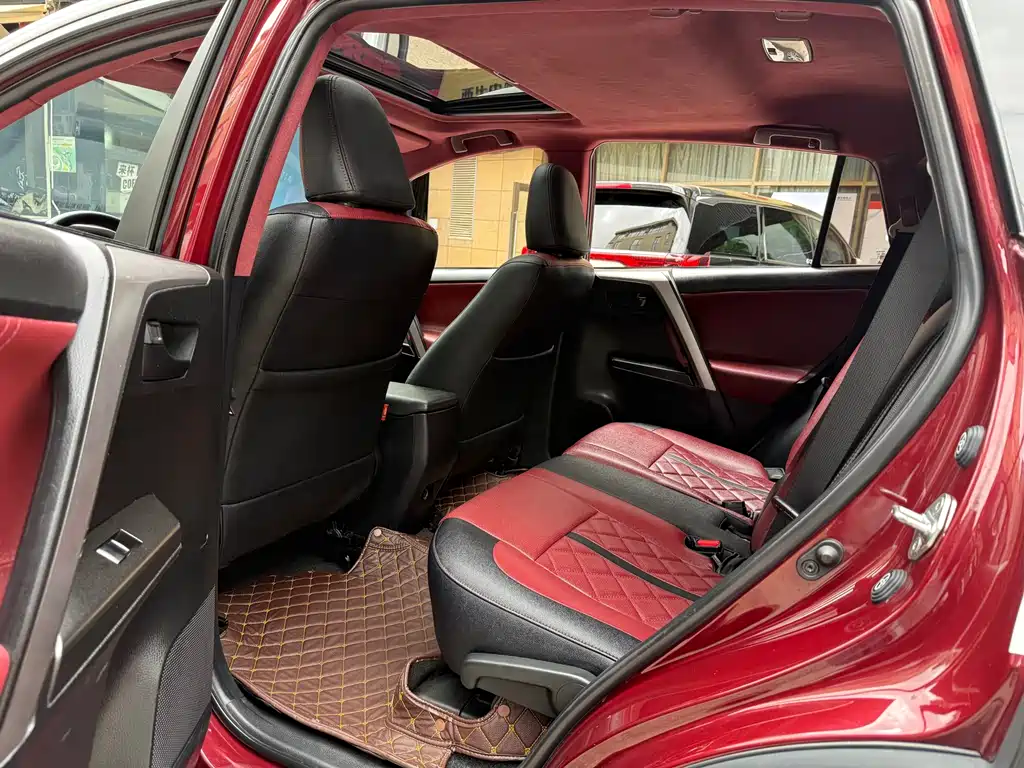 Toyota RAV4 2019 — фото 10